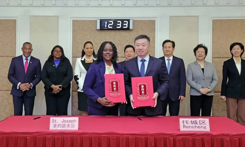 Dominica Government Ministers with Rencheng in China